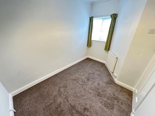 3 bedroom semi-detached bungalow to rent - Photo 1