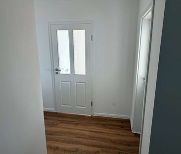 Erstbezug nach Sanierung! Großzügige 3-Zimmer-Wohnung zu vermieten! - Photo 3