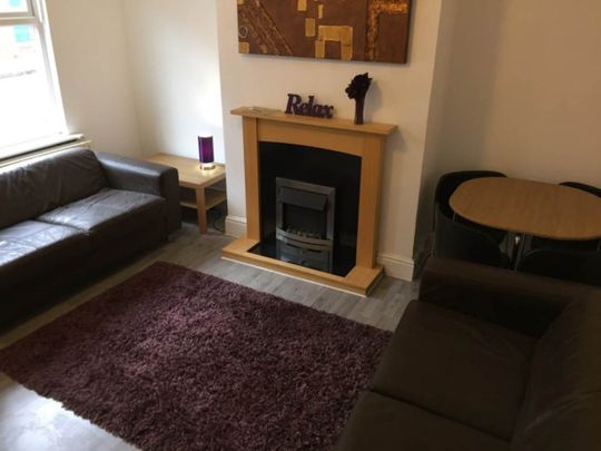 Glebe Avenue (H/S) (room 3), Kirkstall, Leeds - Photo 1