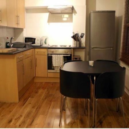 Great One Bed Victorian Conversion Flat for Let at Heart of Amersham Triangle with Bills Included - Photo 3