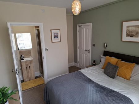 1 bedroom in a house share to rent - Photo 3