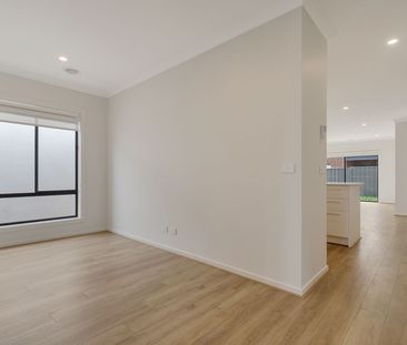 Modern Family Home - Photo 3