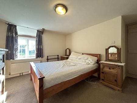 4 bedroom detached house to rent - Photo 2