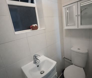 Studio Flat, Middleham Road, N18 - Photo 3