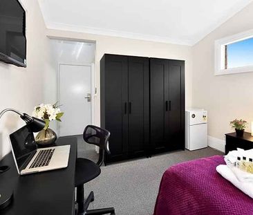 Room 9 (Ensuite) - Photo 4