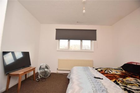 2 bedroom end of terrace house to rent - Photo 3