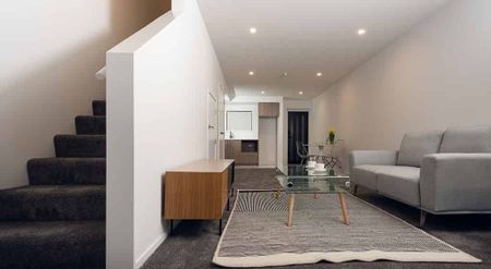 Stylish New City Fringe Townhouse Fully Furnished - Photo 2