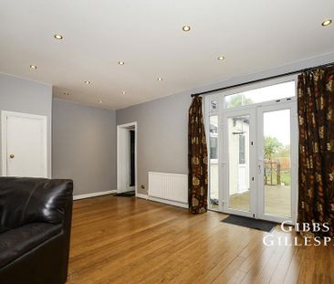 4 bedroom terraced house to rent - Photo 1