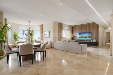 Luxury Duplex Penthouse on Marbella's Golden Mile - Photo 2