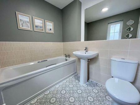 3 bedroom detached house to rent - Photo 4