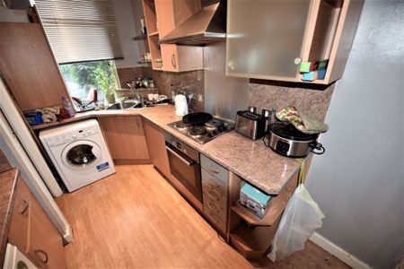 3 bedroom House in Haddon Avenue, Leeds - Photo 4