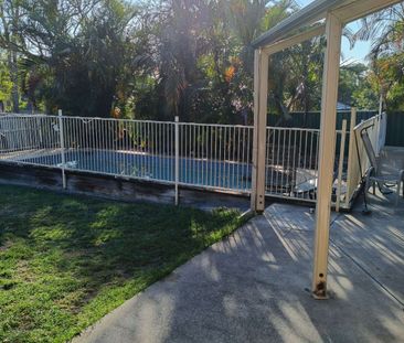 Helensvale - Photo 2