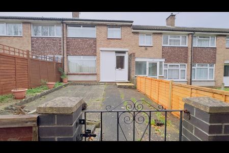 3 Bed Terraced House, Boyce Drive, BS2 - Photo 3