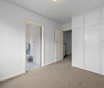FANTASTIC ONE BEDROOM APARTMENT WITH BALCONY - Photo 2