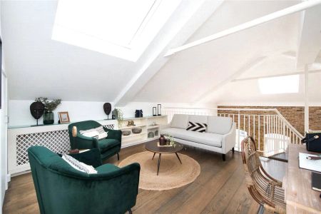 3 bedroom flat in Lancaster Gate - Photo 3