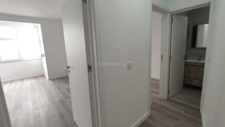 Apartamento T1 | Totalmente Remodelado - Photo 5