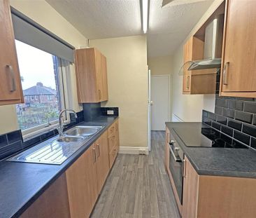 3 bedroom flat to rent - Photo 5