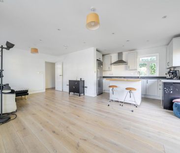 4 bedroom detached house to rent - Photo 3