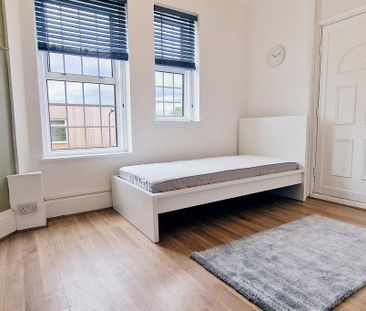 1 bedroom house of multiple occupation to rent - Photo 2