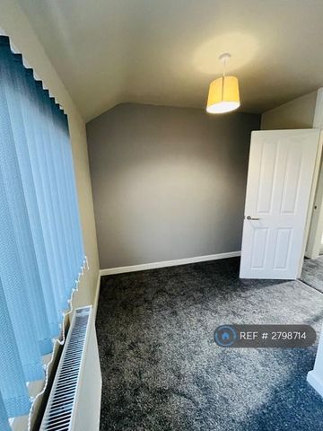 3 bedroom semi-detached house to rent - Photo 3