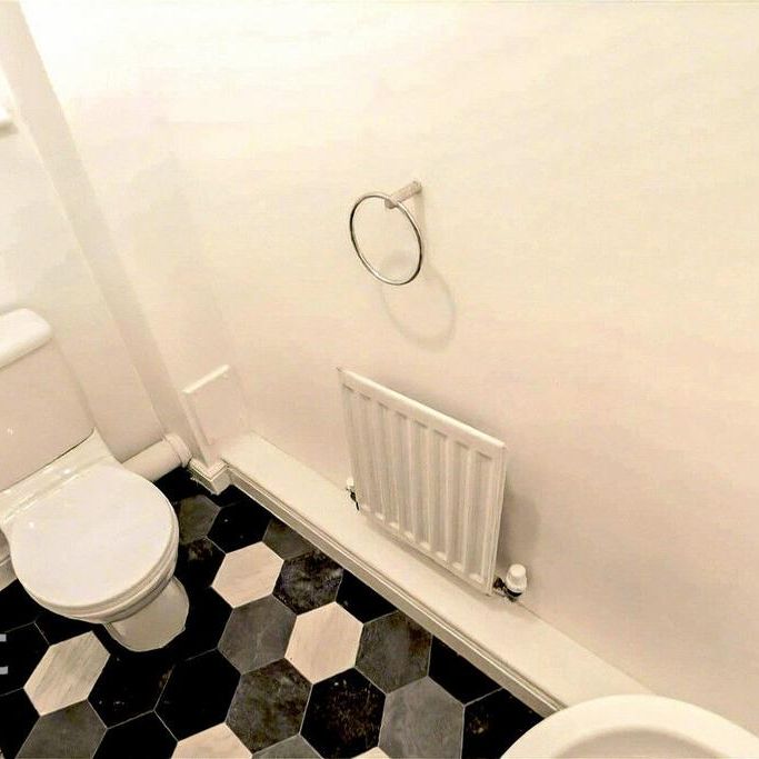 3 bedroom end of terrace house to rent - Photo 1