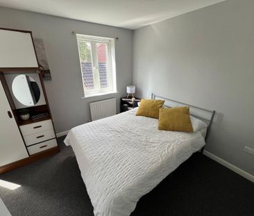 1 bedroom in a house share to rent - Photo 1