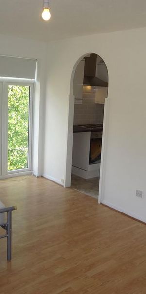 Studio to rent - Photo 1