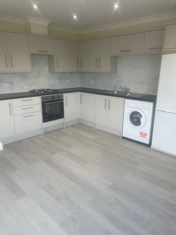 2 Bed Flat, Clarendon Court, SM4 - Photo 5