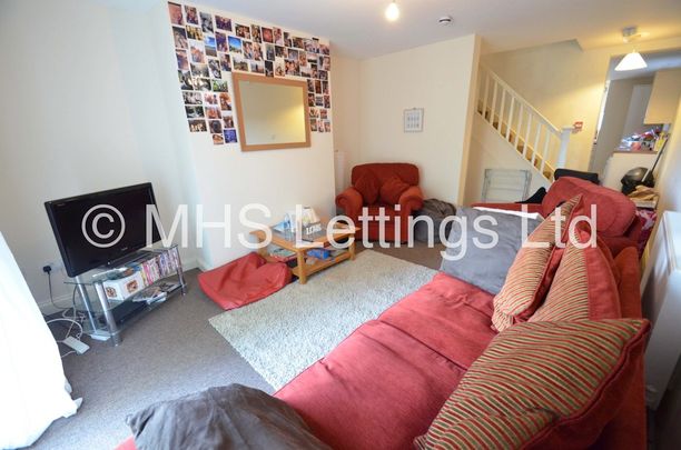 6 Bedroom Mid Terraced House for rent in Hartley Avenue - Photo 1