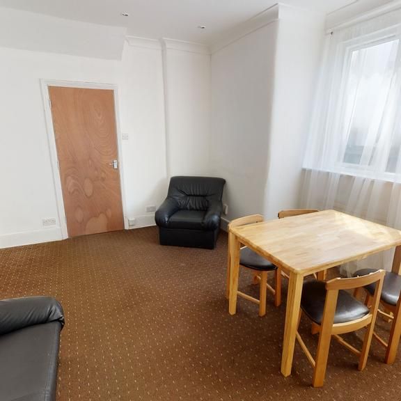 1 bedroom in a house share to rent - Photo 1