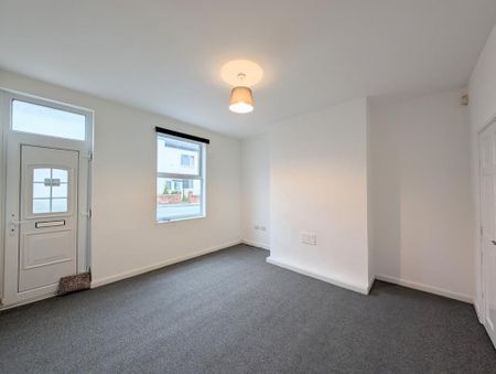 3 bedroom end of terrace house to rent - Photo 3