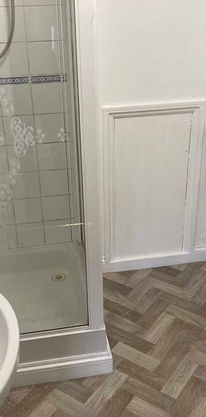 1 bed Flat - Photo 2