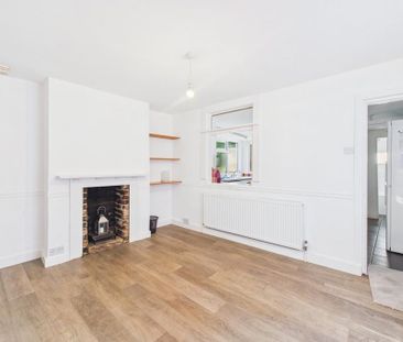 3 bedroom end of terrace house to rent - Photo 2