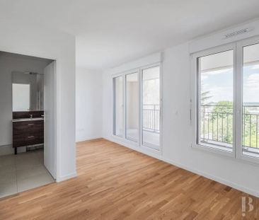 Rental Apartment Saint-Cyr-l'École - Photo 3