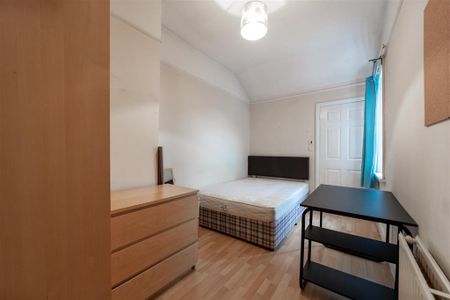 4 bedroom terraced house to rent - Photo 5