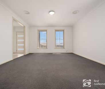 MODERN FAMILY LIVING IN A QUIET CUL-DE-SAC - Photo 5