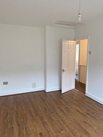3 Bed Terraced House, Seeley Drive, SE21 - Photo 2