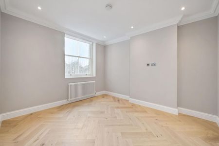 A stunning renovated three bedroom apartment with a terrace located on the desirable Kensington Gardens Square W2. - Photo 5