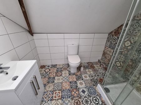 3 bedroom flat to rent - Photo 5