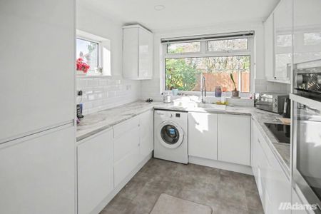 2 bedroom detached bungalow to rent - Photo 3