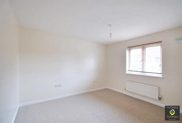 Typhoon Way, Brockworth - Photo 1