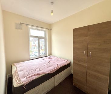 Greenland Crescent, Middlesex, UB2 - Photo 6