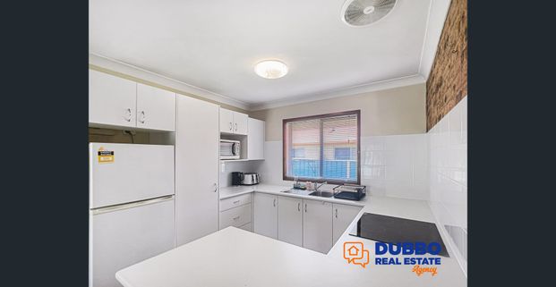 FULLY FURNISHED UNIT IN CENTRAL DUBBO - Photo 1