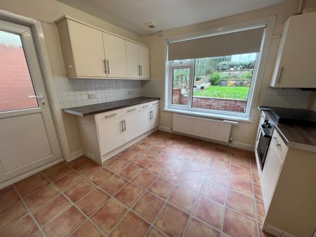 2 bedroom semi-detached bungalow to rent - Photo 5