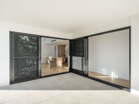 Stunning 3 Bedroom Townhouse - The Ultimate Lifestyle Location! - Photo 2