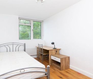 4 bedroom flat to rent - Photo 3