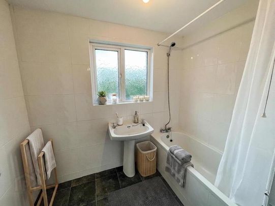 14 Victoria Crescent, Lisburn, BT27 4TF - Photo 1