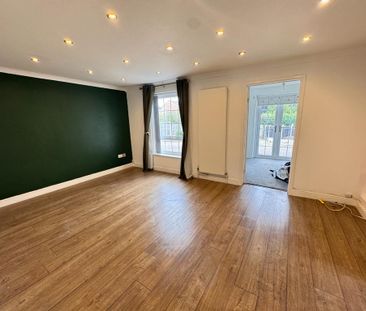 4 bedroom detached house to rent - Photo 1