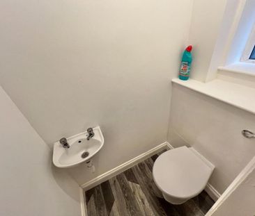 4 bedroom detached house to rent - Photo 6