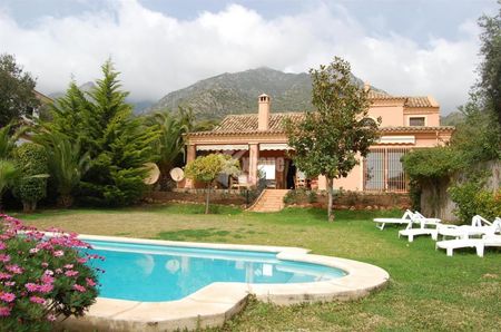 Villa for rent in Cascada de Camoján, Marbella, Málaga, Costa del Sol - Photo 2